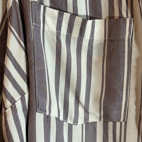 TORRID HARPER Sz 4 (vanity) Blouse Tab Sleeves Stripes Patch Pockets V-Neck - Picture 3 of 8